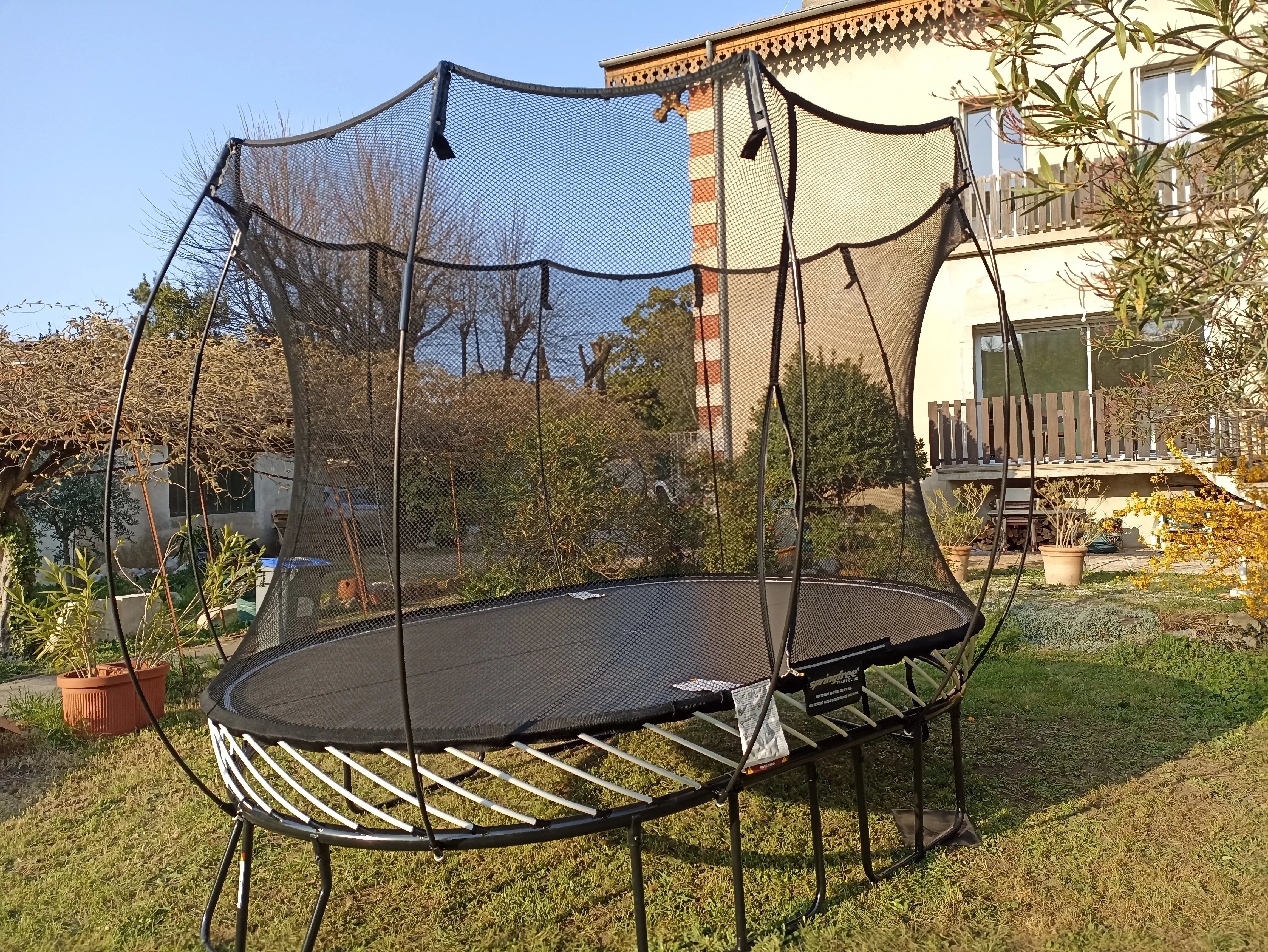 Trampoline pour Petite Cour : Les Dimensions Parfaites