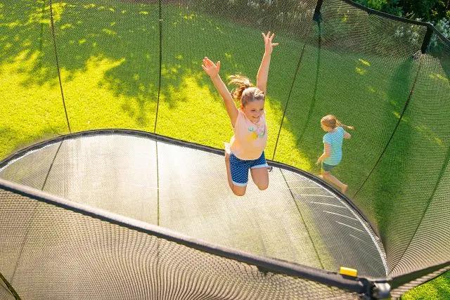 Quelle Taille de Trampoline Choisir pour Deux Enfants ?