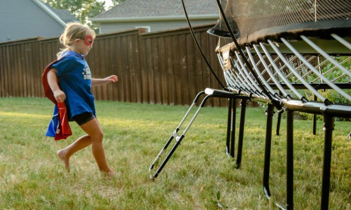 Trampoline de jardin : pourquoi Springfree est le seul trampoline sécurisé et de qualité au monde