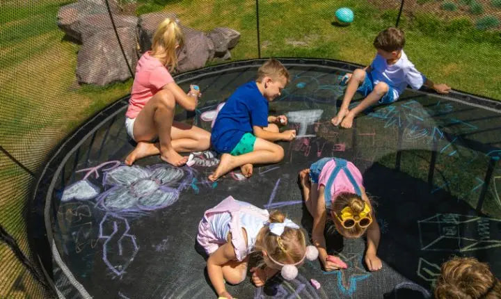 Trampoline qualité : 7 critères essentiels pour bien choisir le vôtre