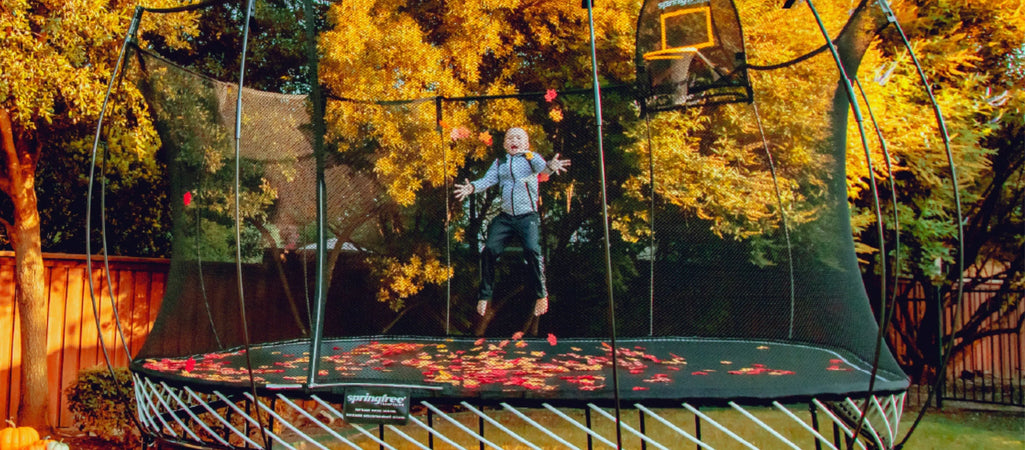 Maison secondaire : pourquoi choisir un trampoline Springfree pour votre résidence de vacances ?