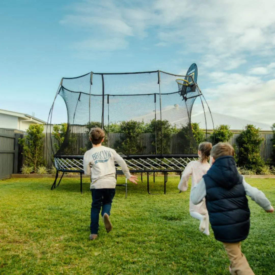 Trampolines ovales de jardin : sécurité et plaisir