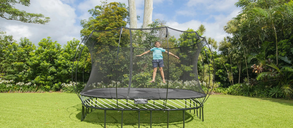 Trampoline avec filet : pourquoi Springfree est la référence